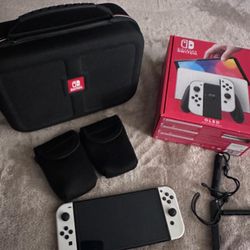 NINTENDO SWITCH OLED BUNDLE + CASE! EXCELLENT CONDITION LIKE NEW! 🎮