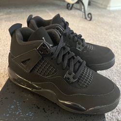 Black Cat Jordan 4