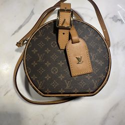 LV Bag. Petite Boite Chapeau