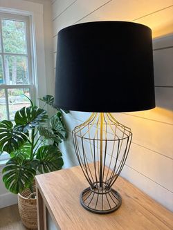 Modern farmhouse table lamp