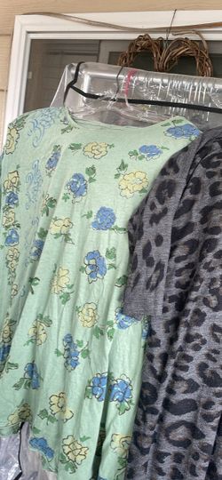 4 Women’s xl oversized t-shirt bundle