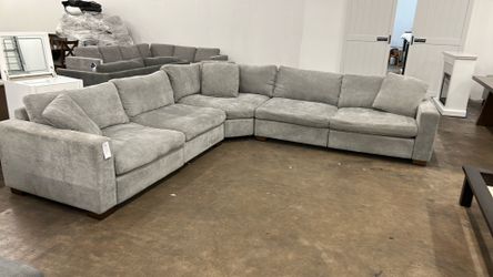 Sectional Sofa - Delivery/Financing Available