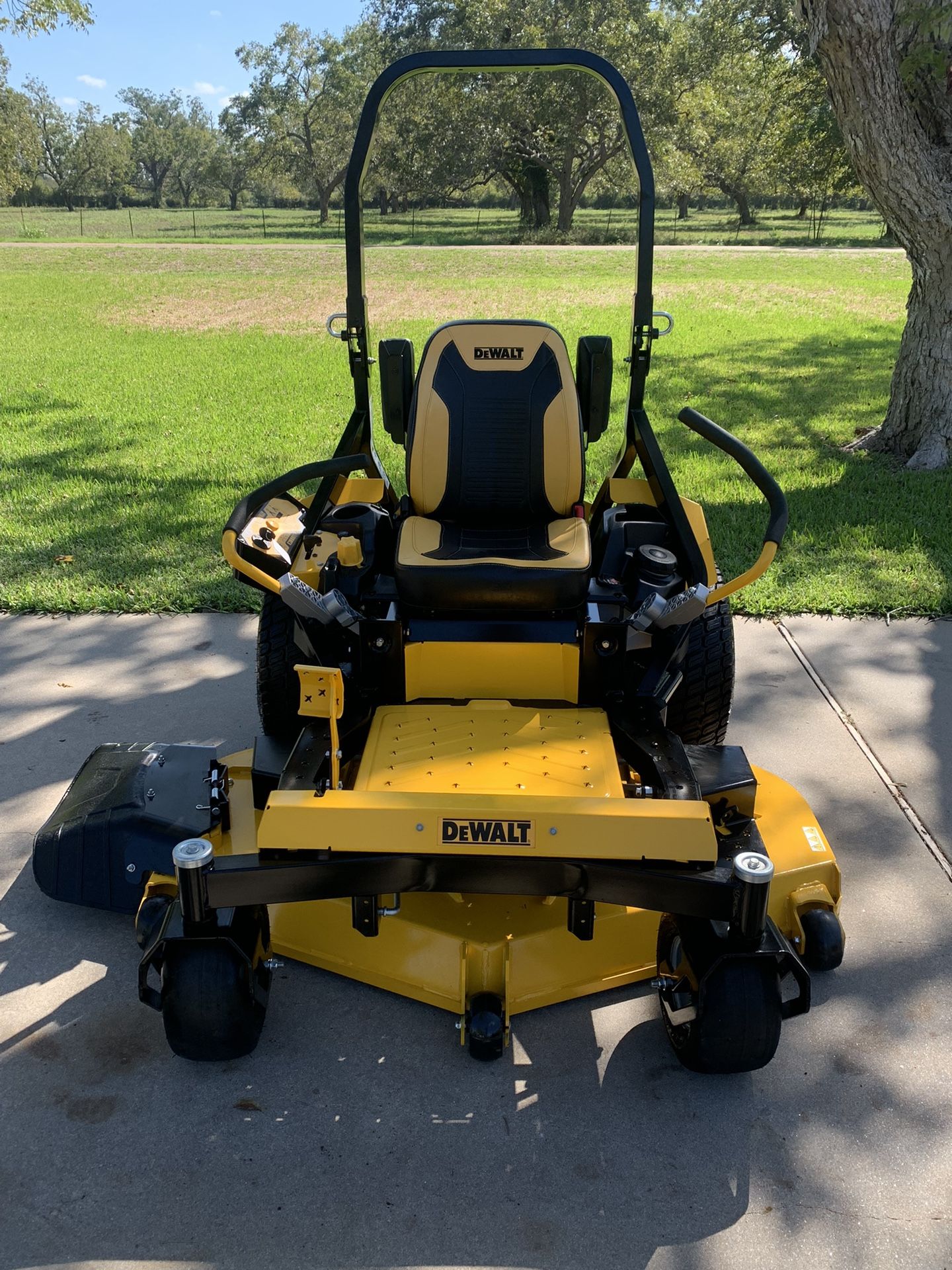 Dewalt Z260 60 Inch Zero-Turn Mower