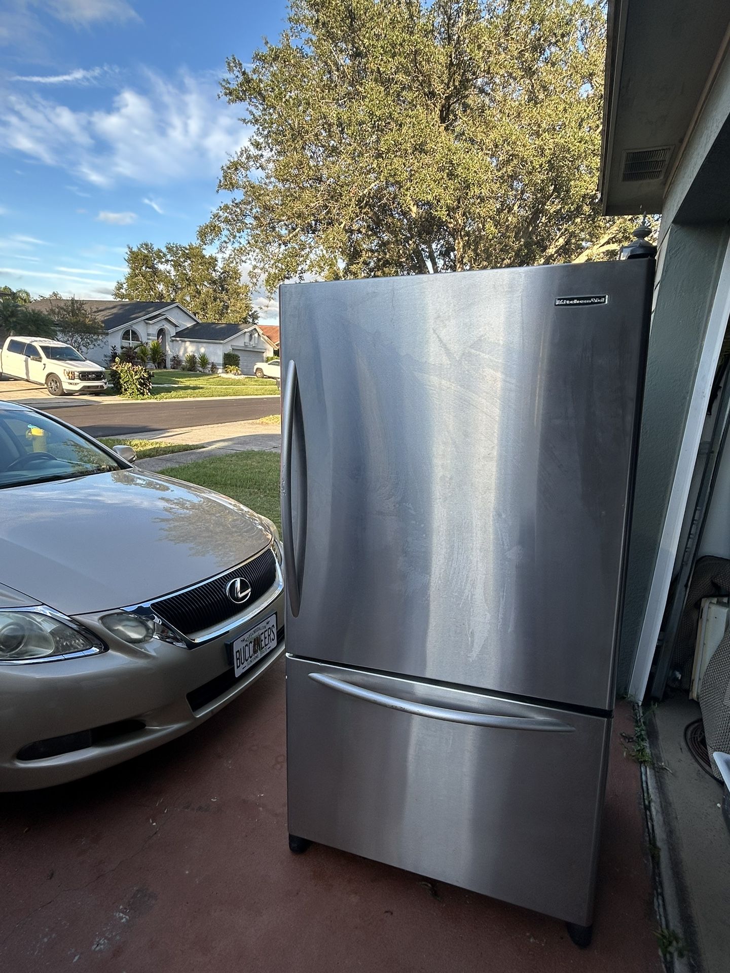 Clean Fridge. Works Well. 