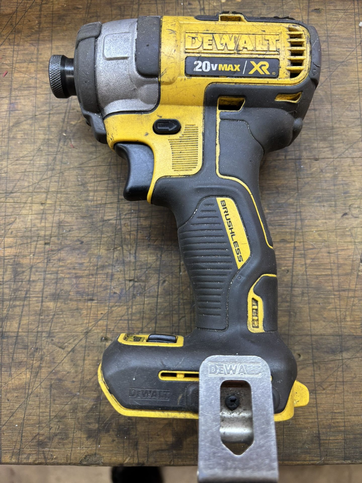 Dewalt DCF887 Cordless Impact 20 Volt Max 1/4" FOR PARTS, works intermittently