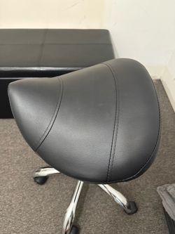 Steamer/ swivel chair (check description)