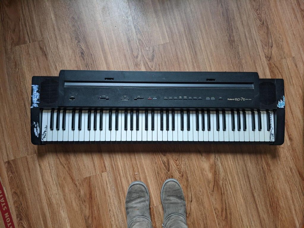 Roland EP7 keyboard