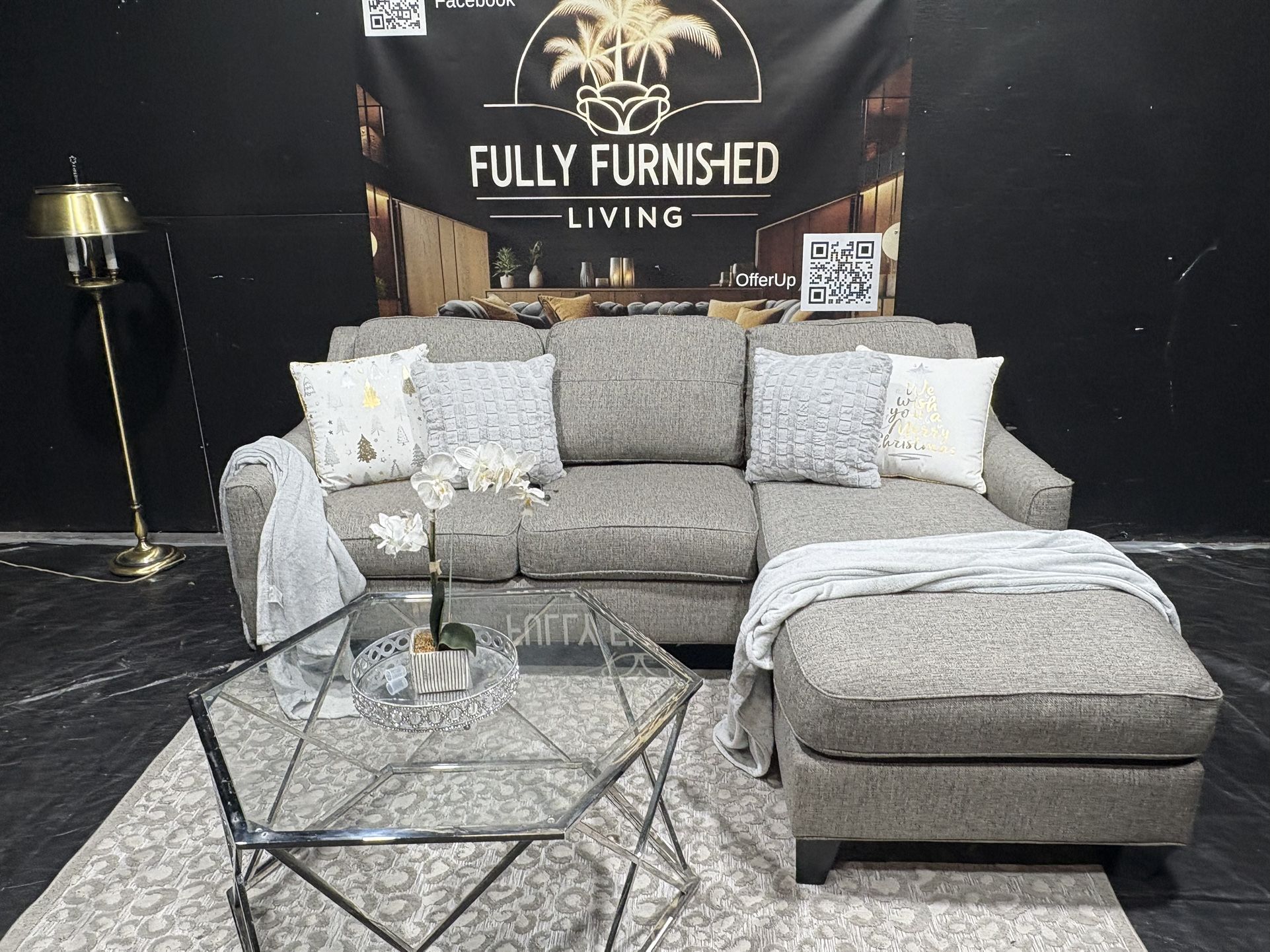 Sectional/couch/sofa,size:86x70, color: grey, delivery Available 🚚  