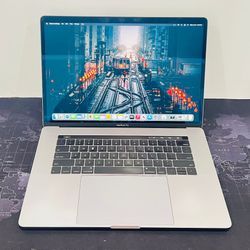 Apple MacBook Pro 15” 2018 TouchBar i7 16GB 1TB SSD Radeon Pro 555X 4GB VRAM
