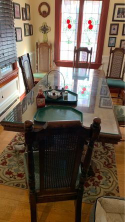 Wood kitchen table with glass top with leaf to extend it