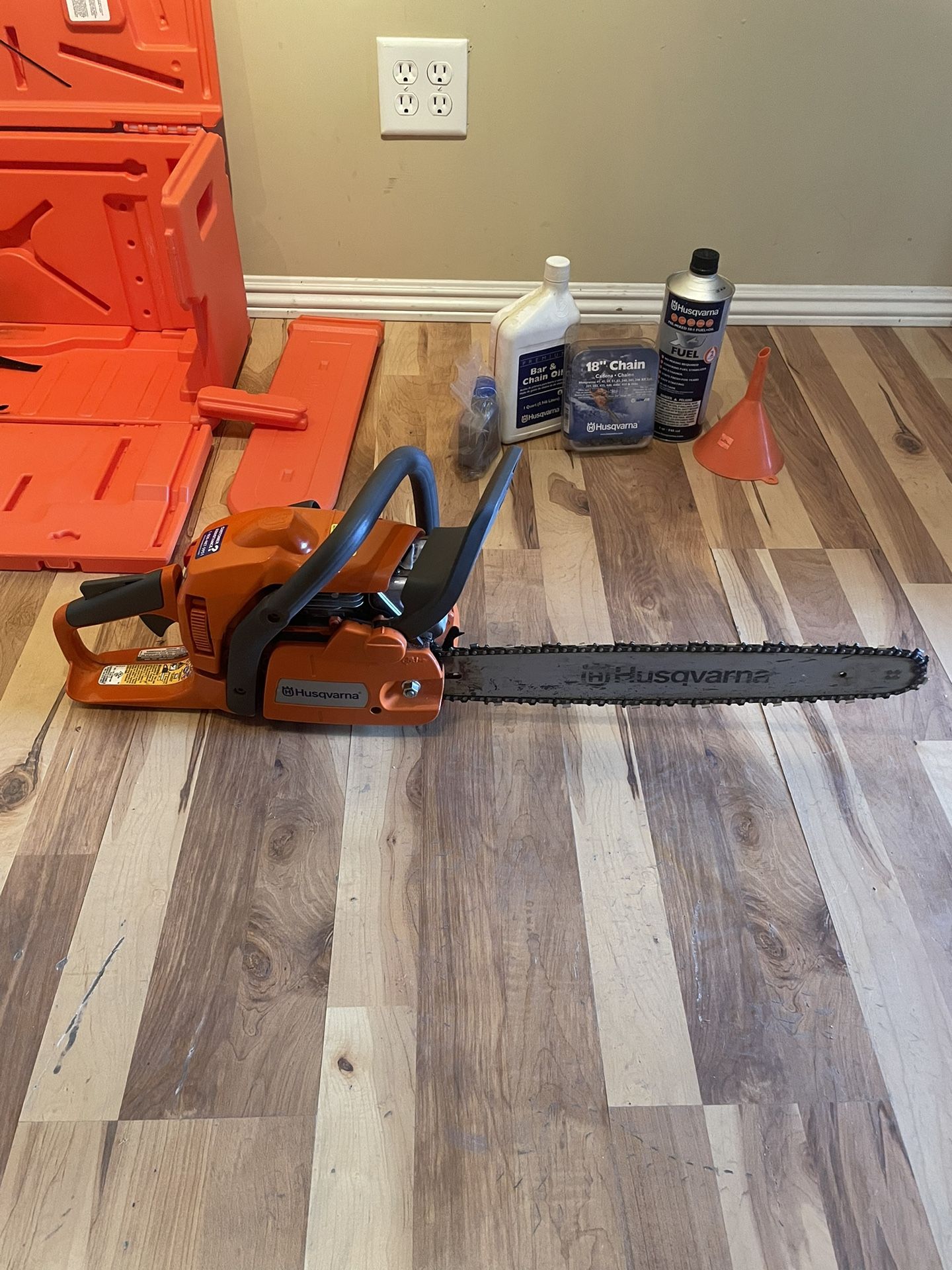 Husqvarna Chainsaw 440 with Case