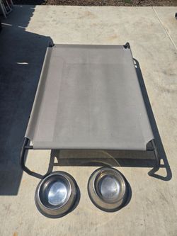 XLarge elevated dog cot bed & 2 new Large bowls