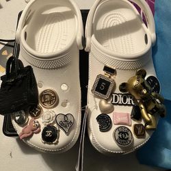 Crocs With High End Charms W 6