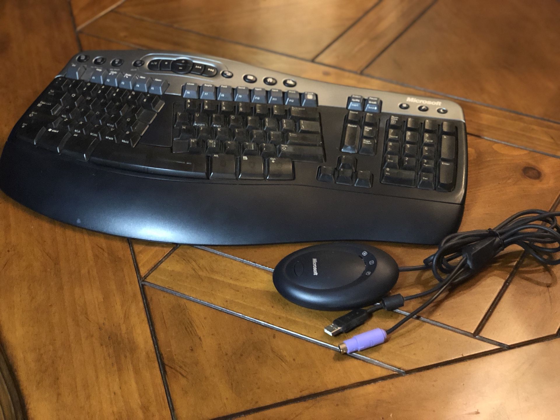 MICROSOFT WIRELESS NATURAL MULTIMEDIA KEYBOARD. WUR0385