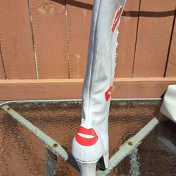 Size 5 Lips Lace Up Boot