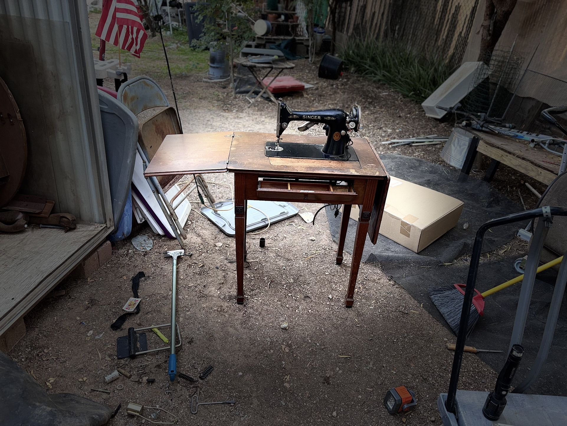 Singer Antique Sewing Machine 