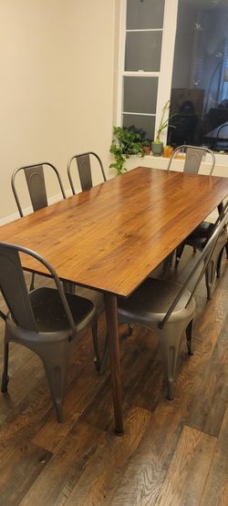 Dining Table and 6 chairs