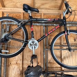 Trek 820 mountain bike