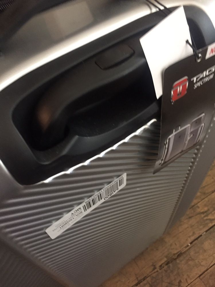 MCYs Luggage pallets, brand names, offered at 20% of retail value