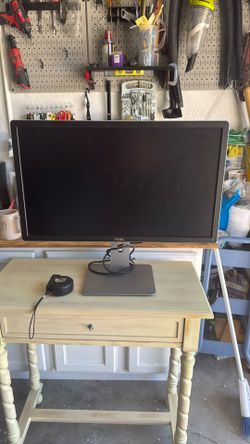 27in Dell Monitor 