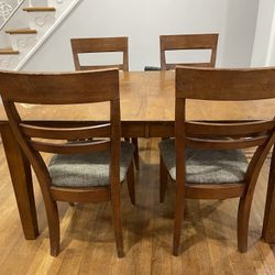 Dining table with 4 Chairs