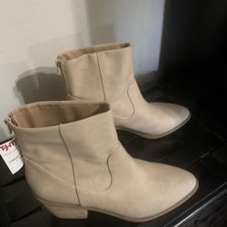 Ladies boots