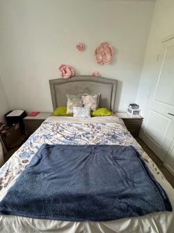Queen size bed w/ mattress included & night stands