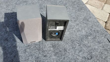 Set of 2 Onkyo speakers