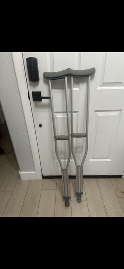 Adult crutches 