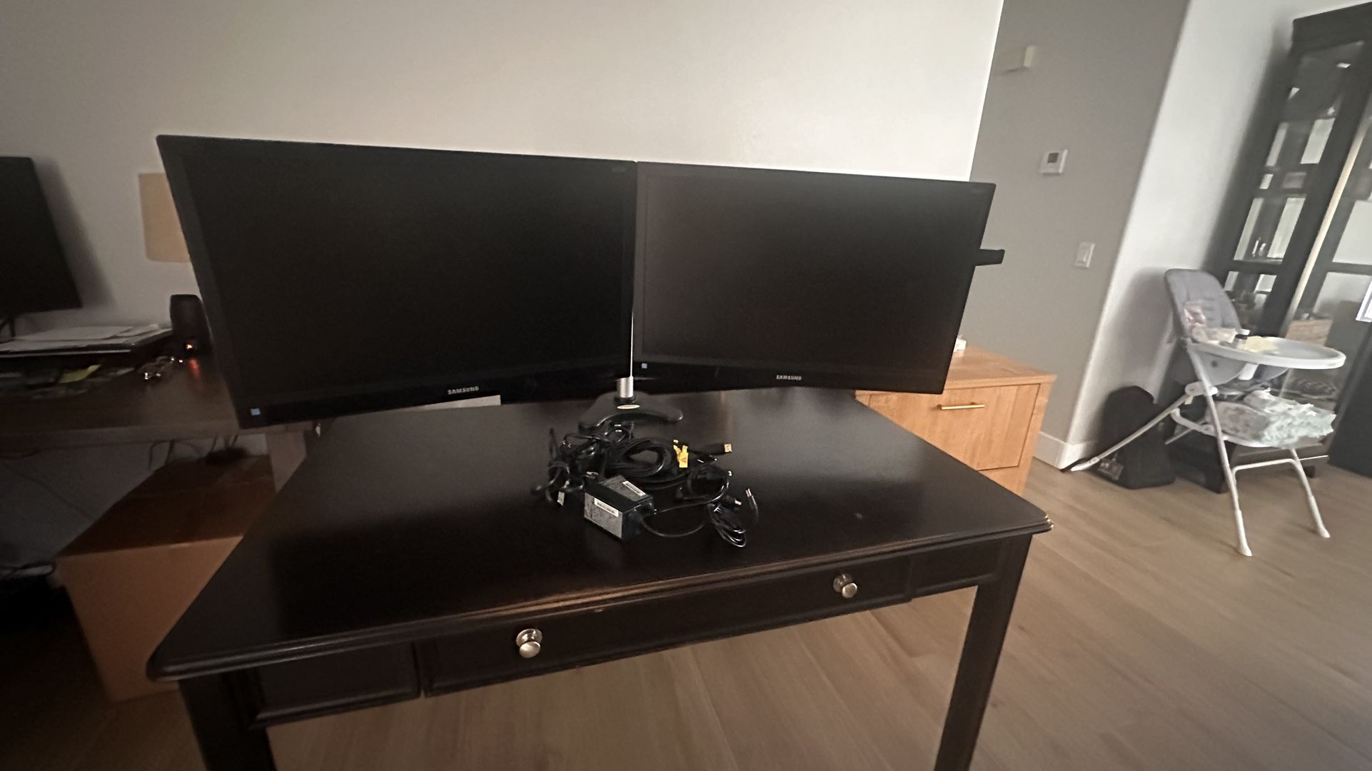 27” Samsung Gaming Monitor’s/Stand and Desk with HD Cables and Power Supplies