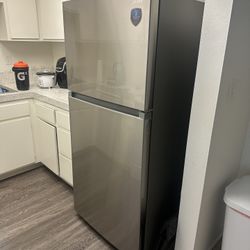 Midea Top Freezer Refrigerator 18.1 cu