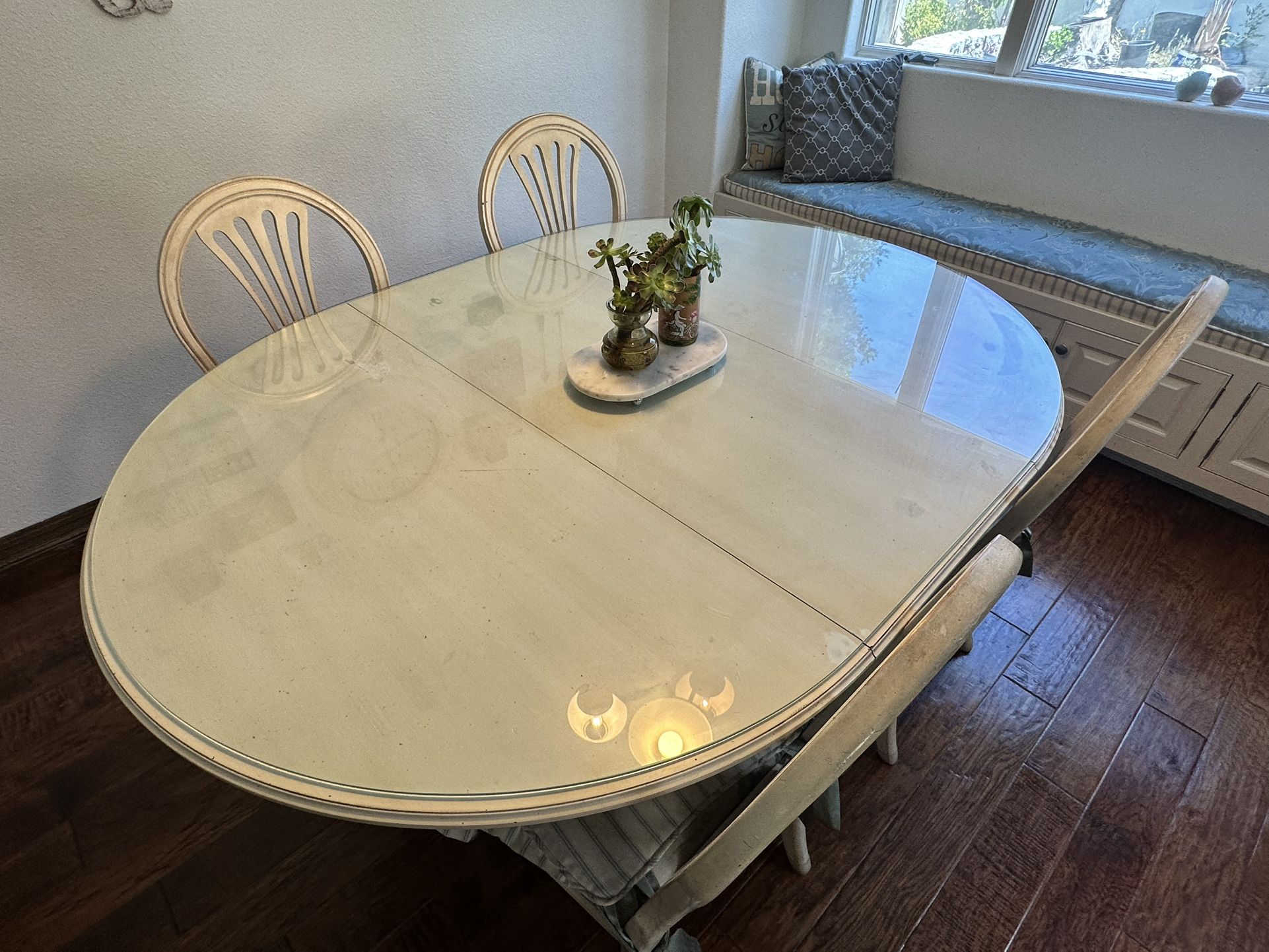 Ethan Allen Dining Table & Chairs