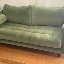 Article  Green velvet couch 