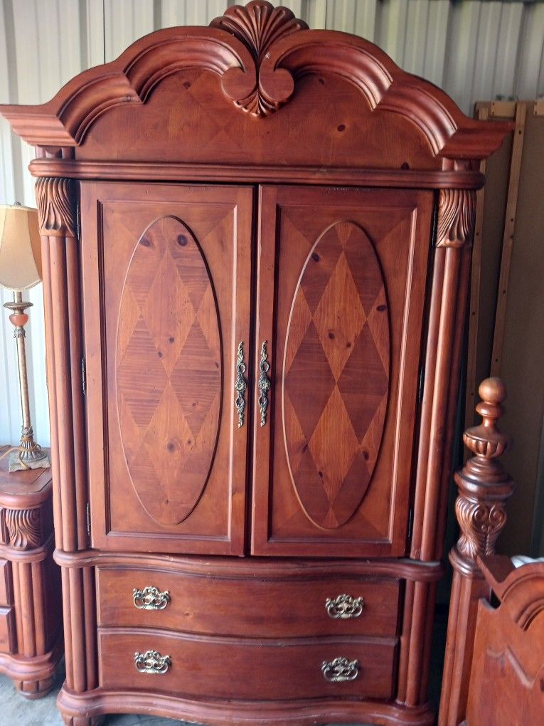 BROYHILL BEDROOM SET