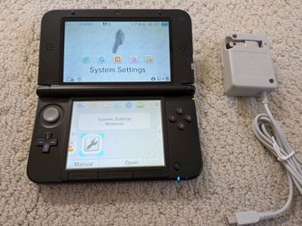 Nintendo 3DS XL w/ 32GB SD Card