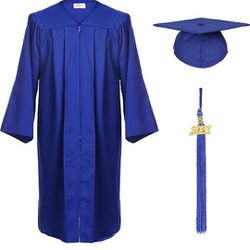 Unisex Adult Matte Graduation Cap and Gown with Tassel Year Charm