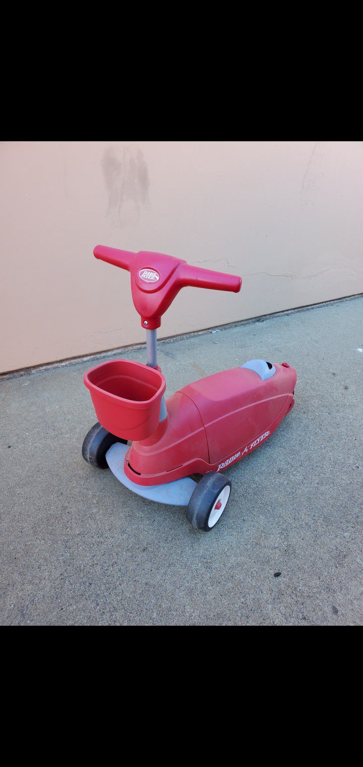 Radio Flyer Ride 2 Glide Ride-On/Scooter

