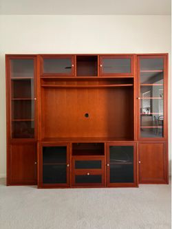 Entertainment center TV stand