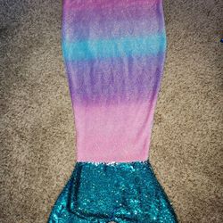 Flip Sequin Mermaid Tail Blanket