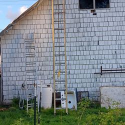 32' Fiberglass Ladder