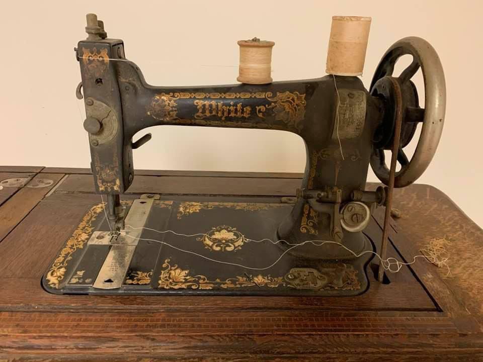 Late 1700s To Early 1800s Sewing Machine