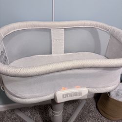 HALO BassiNest Luxe Swivel Sleeper