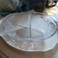 Princess house oval with 2 divided fantasia dish