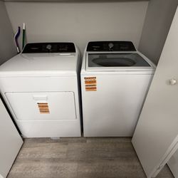 Whirlpool Washer And Dryer Set