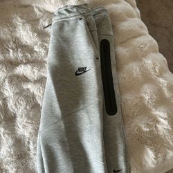 New W/Tags Kids large Nike Sportswear tech Fleece