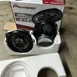 Pioneer 6x9s Speakers