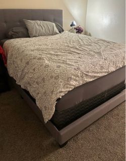Queen size bed/nightstands