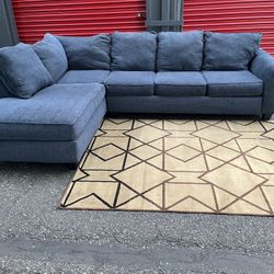 Sectional Couch!! Delivery Available 🚚!! Dimensions: 114” x 83” Length x 34” Height x 37” Depth