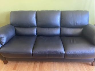 Like NEW REAL leather sofa Raymour & Flanigan