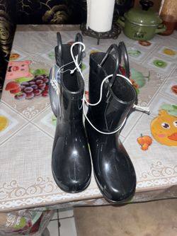 Brand New Toddler Size 6 Light Up Rain Boots